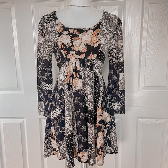Vintage Dresses & Skirts - Vintage 70s Floral Patchwork Mini Flower Paisley Skater Comfy Baby Fall Dress